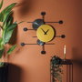 Wallity Reloj de Pared Decorativo de Metal Dorado y Negro APS139LCA